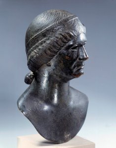 Roman art: bronze woman