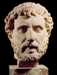 罗马艺术：罗马陡峭的 Antoninus Pius（公元 138-161 年）半身像，巴黎，卢浮宫 作者 小说