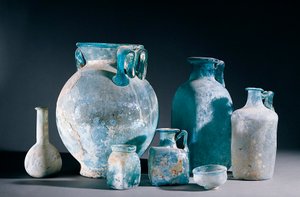 罗马艺术：玻璃花瓶和水壶。来自庞贝。公元1世纪。那不勒斯，国家考古博物馆 作者 小说