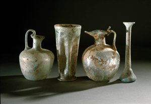Roman art: jugs, jugs and glass vases from Pompei. 1st century Museo Archeologico Nazionale, Naples 作者 小说