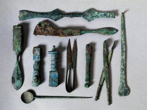 Roman art: set of surgical instruments from the House of the Surgeon in Pompei. 1st century BC. Naples, Museo Archeologico Nazionale 作者 小说
