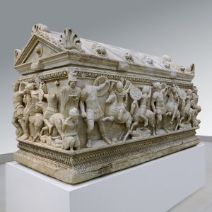 石棺描绘了士兵和亚马逊之间的战斗，公元140-170年（大理石） 作者 小说