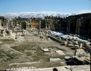 古代赫利奥波利斯的神庙群的大法庭，2世纪 作者 小说