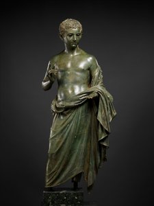 一个贵族男孩的铜像，公元前27年-公元14年（青铜）。 作者 罗马帝国时期