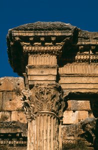 巴克斯寺庙，entablature的细节，高帝国时期27 BC-395 AD照片 作者 罗马帝国时期