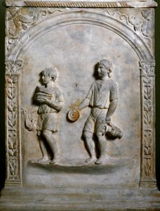 罗马艺术：墓葬祭坛描绘了两个仆人提着祭品。 低缓解。 罗马, Museo Nazionale Romano 作者 罗马罗马