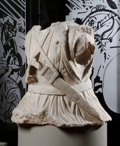 骑兵的雕刻躯干（大理石）（另请参见371177） 作者 罗马罗马