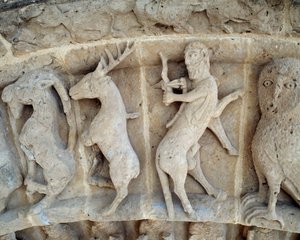 A Sagittarius. Detail of sculptures of the south portal 作者 罗马式