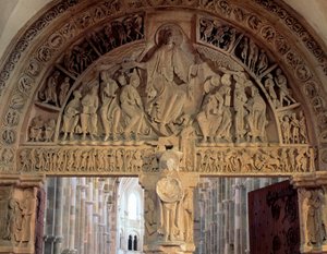 Vezelay 大教堂的鼓室代表了基督的威严（耶稣基督在荣耀中被代表在曼陀罗内）12 世纪。 韦泽莱大教堂