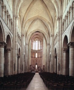View of the nave 作者 罗马式