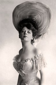 卡米尔·克利福德（Camille Clifford）1885-1971年，比利时女演员，1905年。