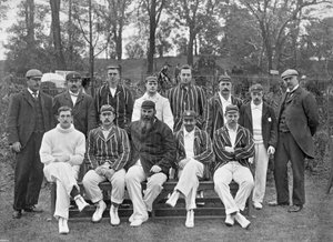 英格兰南部的XI板球队vs澳大利亚人，c1899年