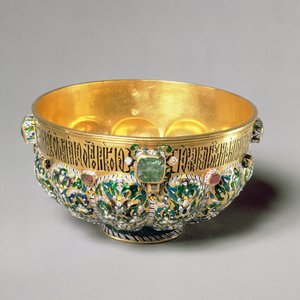 带有cabouchon宝石和彩色装饰的浮雕碗，1653年（带宝石和珍珠的黄金）