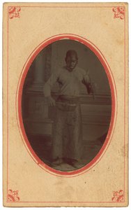 手持工具的男子肖像，约 1875 年（照片1875 年（照片） 作者 萨拉·卢斯·拉里默