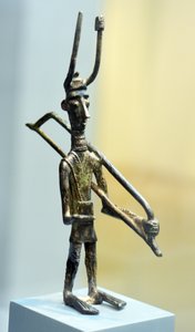 战士雕像，约公元前 1800-1200 年（青铜）