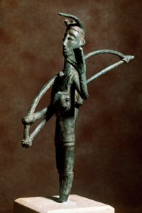 Nuragic文化（nuraghi）撒丁岛：青铜弓箭手小雕像。 公元前 8-7 世纪。 卡利亚里，国家考古博物馆，撒丁岛，意大利