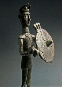 Nuragic 文化 (nuraghi) 撒丁岛：带盾的战士青铜雕像。 公元前 8-7 世纪。 罗马史前民族志“路易吉·皮戈里尼”国家博物馆