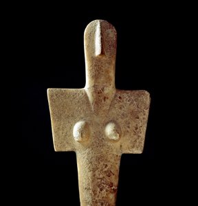 Nuragic 文化 (nuraghi) 撒丁岛：母亲女神的石灰石雕像，基克拉迪型偶像，来自森诺比（特雷克森塔地区），可追溯到前努拉吉时期（公元前 20 世纪）新石器时代。 暗淡。 42 厘米卡利亚里，国家考古博物馆，撒丁岛，意大利