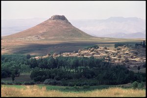 Takht-e Solalman或Solomons王座的视图（另见179122）