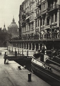 柏林：Muhlendamm Spree-Schleuse； 狂欢锁（黑白照片）