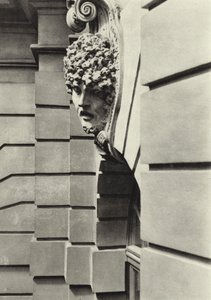 Berlin: Zeughaus, Maske eines sterbenden Kriegers; Arsenal, Head of a dying warrior (b/w photo) 作者 萨沙·斯通（Sasha Stone）