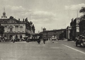 柏林：Zeughaus 和 Kronprinzenpalais； 阿森纳和王储宫（黑白照片） 作者 萨沙·斯通（Sasha Stone）