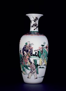 中国瓷器花瓶，用粉彩装饰（瓷器）。 作者 学校中文