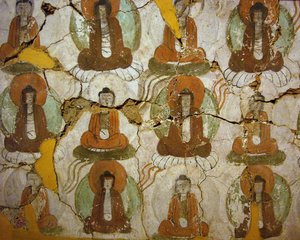 新疆自治区库木图拉 "千佛洞 "的壁画残片上画的9世纪的佛像。摄影，大韩民国首尔国家博物馆，2006年。 作者 学校中文