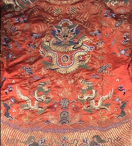 中国龙袍(绣花陶土绸) 作者 学校中文