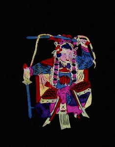 荡秋千的京剧旦角。彩绘剪纸或 "简志"，中国民间艺术，北京。 作者 学校中文