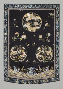 悬挂，c.1750-1800（丝绸与刺绣（缎纹），本色 和合成染料） 作者 学校中文