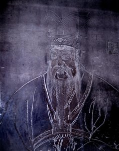 中国哲学大师孔子（公元前551-479年）的肖像，墓碑，上海博物馆 作者 学校中文