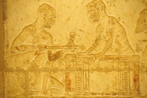 古埃及，墙壁雕刻/绘画，佩托西里斯墓，图纳埃尔杰贝尔，公元前 300 年，木匠在工作（照片） 作者 埃及学校