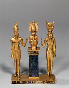 埃及古物。以Osorkon的名义的Osirian triad（Osiris被Isis和Horus包围。黄金吊坠和青金石（青金石）。第22王朝，低级阶段。巴黎，卢浮宫博物馆