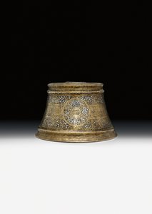 Mamluk烛台底座，名称为Sultan Shihab Al-Dunya Wa Al-Din Ahmad bin Al-Malik Al-Nasir Muhammad 作者 埃及学校