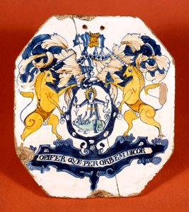 展示伦敦药剂师协会徽章和箴言的药剂师瓷砖（陶瓷）。