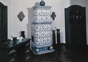 用18世纪的家具和12-18世纪的物品重建一个药房（照片）。 作者 学校德语