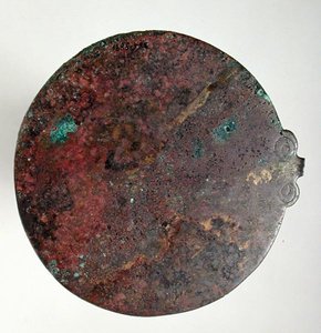 镜子，来自克里米亚Nymphaeum的I(b)墓（青铜）。 作者 希腊语学校