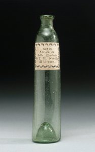 Bottle which contained anti-hysteria water, from the Fonderia di Sua Altezza Reale, Officina Profumo, Farmaceutica di Santa Maria Novella, Florence, c.1850-1920 (glass) 作者 学校意大利语