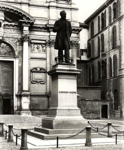 亚历山德罗-曼佐尼（1785-1873）纪念碑（青铜）（黑白照片）。 作者 学校意大利语