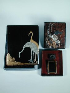 画有两只鹤的盒子和画有燕子的写字盒，江户时代 作者 日本学校