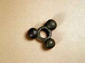 古坟时代（250-538）马钉铜饰 作者 日本学校