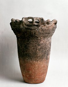 福岛出土的大陶瓶，公元前16-10世纪绳文时代 作者 日本学校