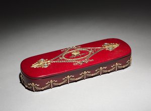 漆盒，彼得·卡尔·法贝热（Peter CarlFabergé）的公司（1846-1920），由N. Lukutin工厂制造的盒，约1890年（漆，纸型，黄金，钻石） 作者 学校俄语
