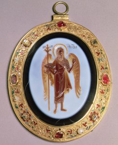 Panagia，雕刻的缠丝玛瑙，镶嵌在镶有金银丝和珐琅装饰的珍珠和珠宝的黄金中，十六世纪中叶，莫斯科（缠丝玛瑙，金，宝石和珐琅） 作者 学校俄语