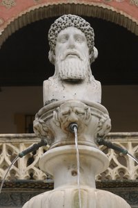 Janus Fountain (marble) 作者 学校西班牙语