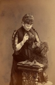 俄罗斯玛丽亚·帕夫洛夫娜 (Marie Pavlovna de Russie) - 俄罗斯大公夫人玛丽亚·帕夫洛夫娜 (1854-1920)，谢尔盖·利沃维奇·列维茨基 (1819-1898) 创作。 白蛋白照片，约 1885 年。俄罗斯国家电影和照片档案馆，克拉斯诺戈尔斯克 作者 谢尔盖（Sergei Lvovich Levitsky）