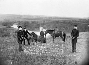1884-1885年内布拉斯加州的 "铁丝网战争"。牧场主试图通过反对铁丝网划界从农民手中夺取土地--照片由Solomon D. Butcher拍摄 作者 所罗门 D. 屠夫
