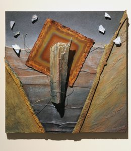 上帝在我们中间，2007 年（面板、铜、金属丝、现成物品、纹理、柿子、纺织品） 作者 苏菲·哈克