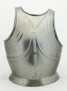 带标语牌的胸甲，c.1490（钢） 作者 南德学校